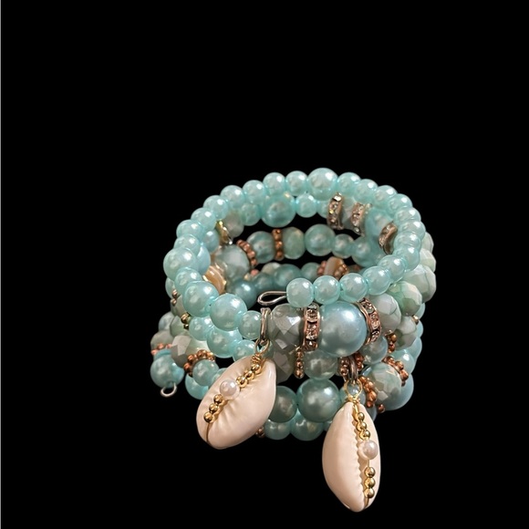 Turquoise Beaded Bracelet with Shell Accents - Picture 2 of 9